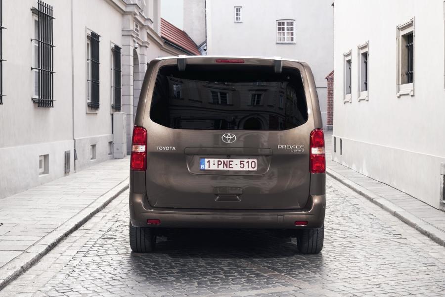  Toyota ProAce Verso 2016 года  (фото 28 из 31)